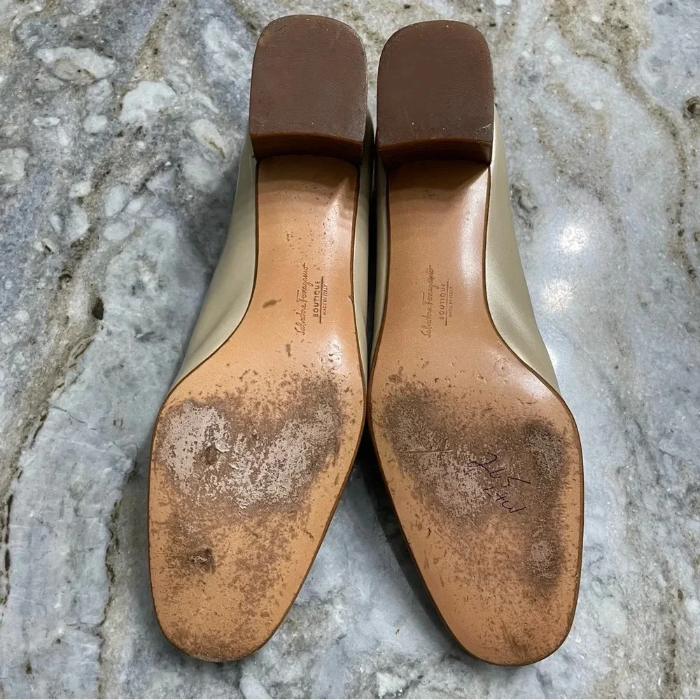 Salvatore Ferragamo Boutique Creamy Gold Pumps Size 8.5 B